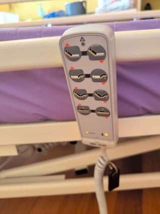 Cama articulada de hospital