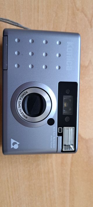 Cámara KONICA REVIO CL