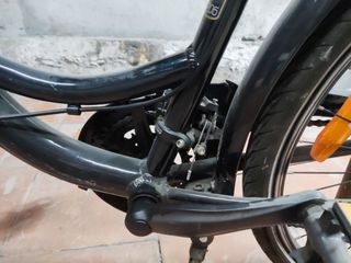 Bicicleta negra de paseo DTB Town 7.0