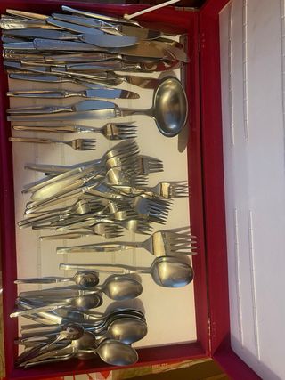 Cuberteria de metal, más o menos unas  85 piezas