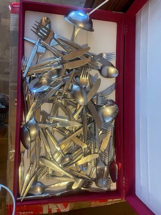 Cuberteria de metal, más o menos unas  85 piezas