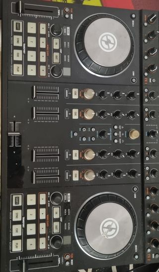 Controlador DJ Traktor S4 MK2