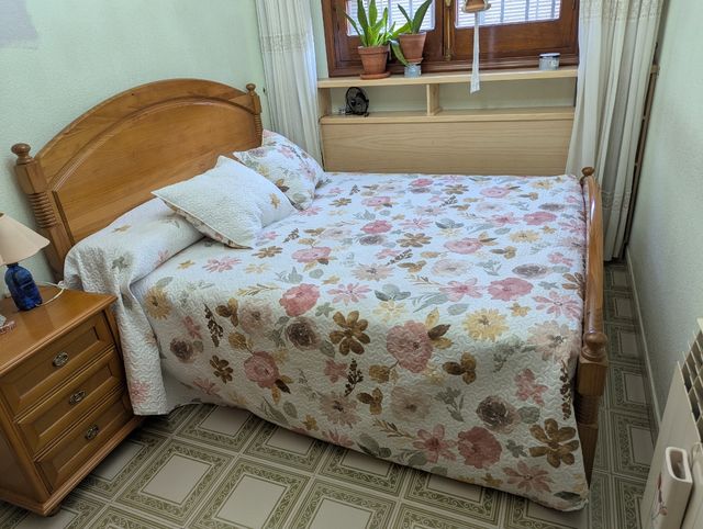 Cama madera con base tapizada 150x180 - SOLO ESTRU