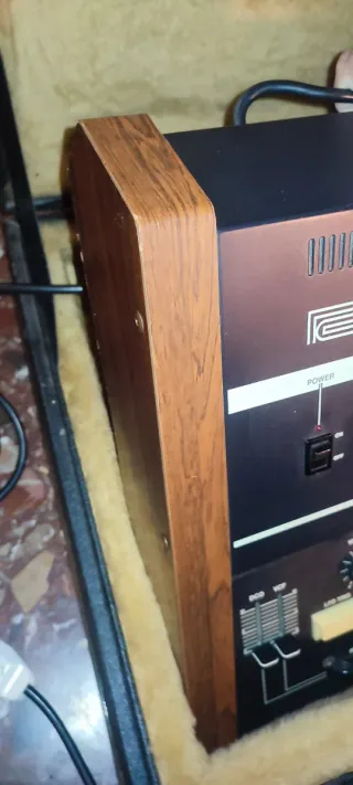 Roland Juno-6 Sintetizador