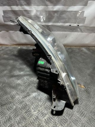 Faro Toyota Corolla Verso 2007