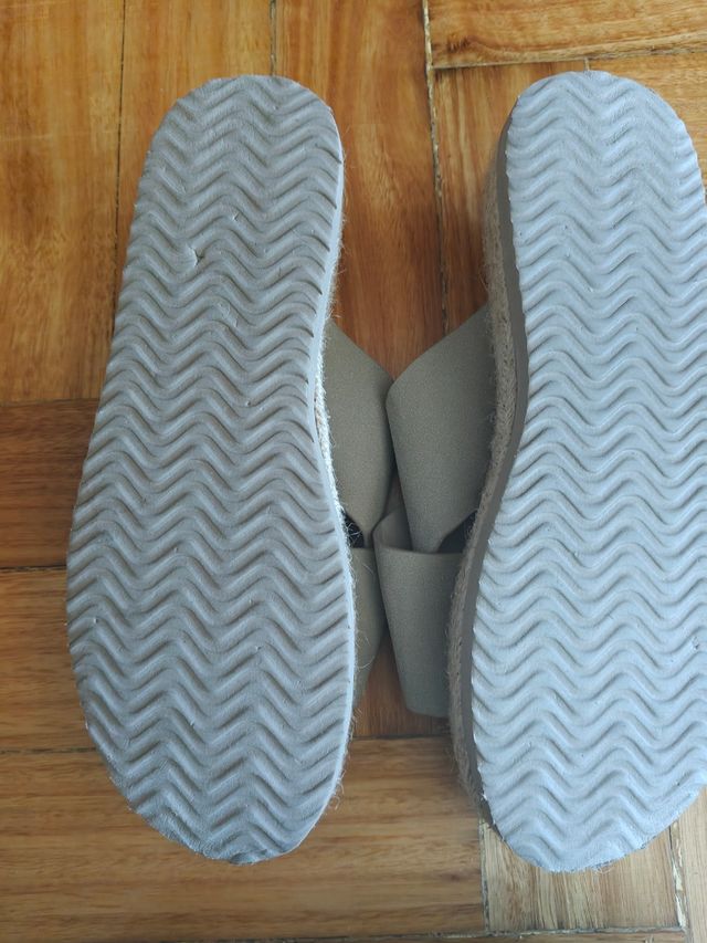 Cuñas Women'secret grises