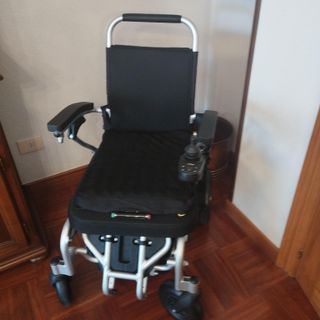 Silla de ruedas eléctrica plegable