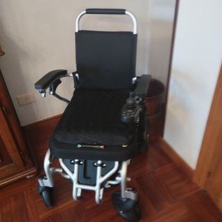 Silla de ruedas eléctrica plegable