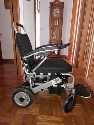Silla de ruedas eléctrica plegable