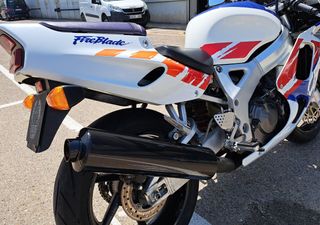 Honda CBR 900RR FireBlade SC28