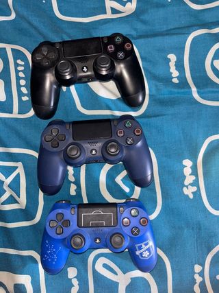 PlayStation 4+ 3 mandos + cargador mando +volante 