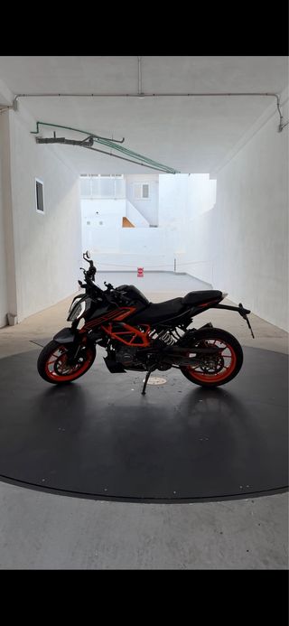 KTM Duke 125 - Motocicleta 2023