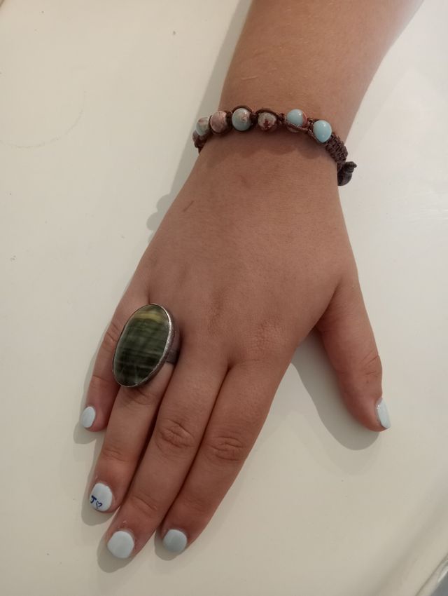 Anello con pietra naturale verde