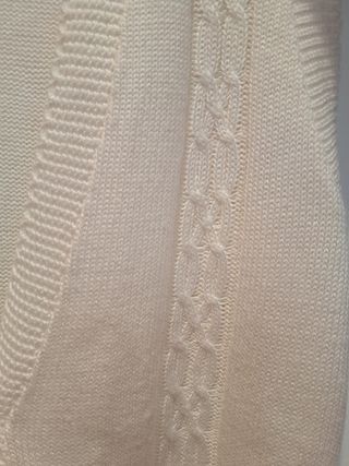 Chaleco blanco tejido sin mangas 