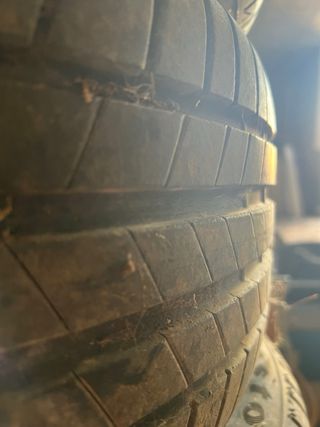 4 Llantas con cubiertas