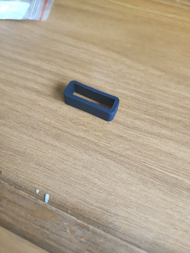 Retenedor Correa reloj silicona negra. 22 cm.