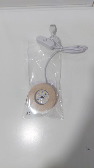 Luz LED - Base de madera, nueva, mide 6cm