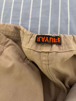 Pantaloni Playlife beige con zip