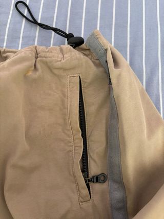 Pantaloni Playlife beige con zip