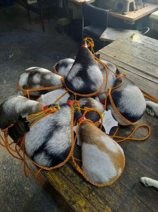 Botas de vino pelo