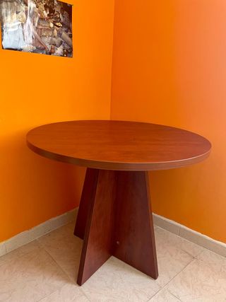 Mesa redonda madera marrón