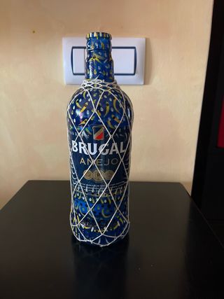 botellas pintadas a mano vacias