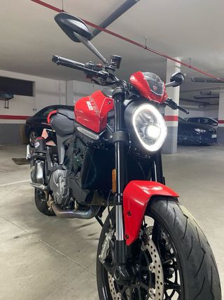 Ducati Monster 937cc +