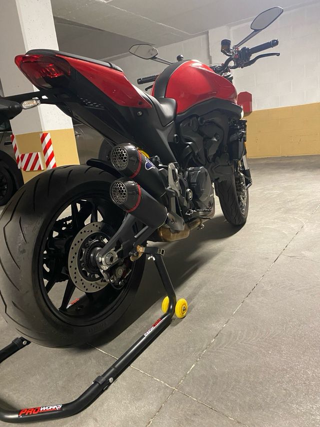 Ducati Monster 937cc +