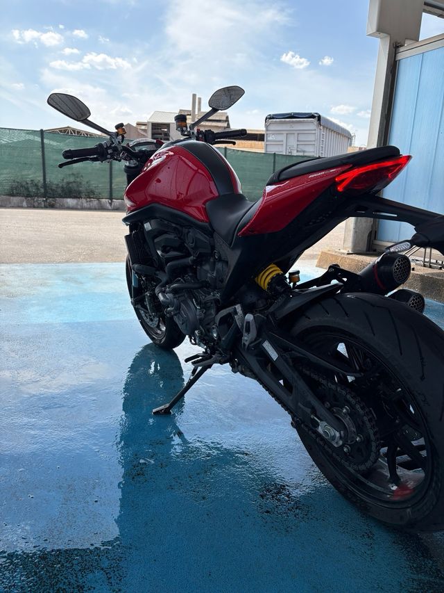 Ducati Monster 937cc +