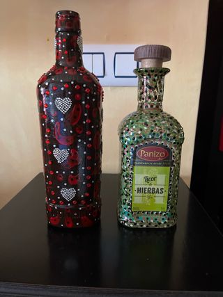 Botellas Decoradas a Mano , varios modelos.