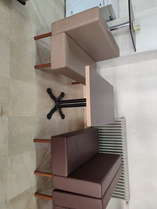 Conjunto de sillones y mesa.
2 sillones 1 mesa

