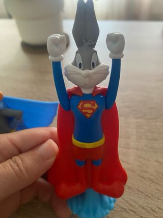 Figuras Bugs Bunny y Pato Lucas