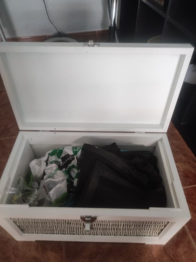 Baúl blanco mimbre y madera