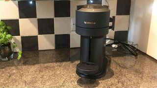Cafetera Nespresso Vertuo Next Negra
