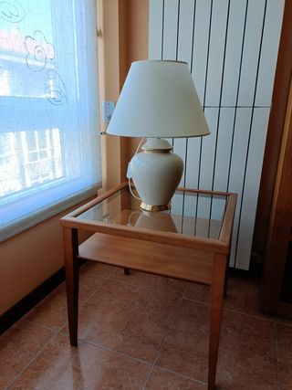 Mesa de centro (madera y cristal) y lámpara vintag