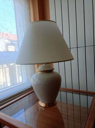 Mesa de centro (madera y cristal) y lámpara vintag
