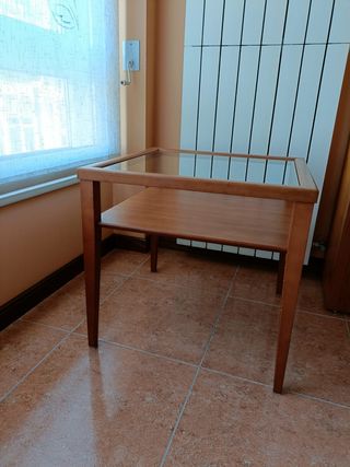 Mesa de centro (madera y cristal) y lámpara vintag