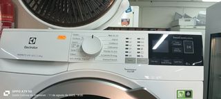 Lavadora Carga Frontal AEG 9 kg 
