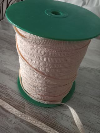 Rollo de cinta elástica beige