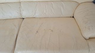 Sofá piel beige 2 plazas grandes.