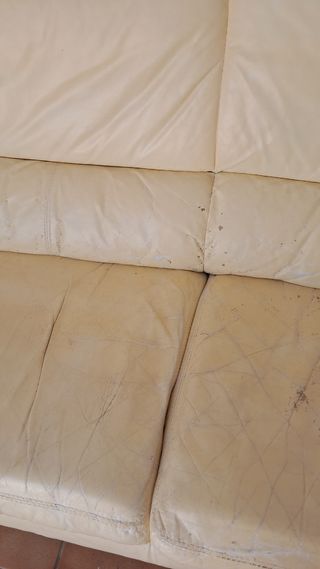 Sofá piel beige 2 plazas grandes.