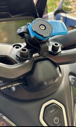Soportes Tmax 560  
gps quadlock
valido 2022/2025
