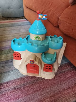 Castillo juguete infantil con 4 caballeros