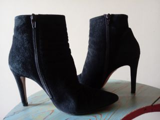 Botines de tacón de ante negro de Bimba y Lola T38