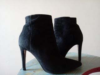 Botines de tacón de ante negro de Bimba y Lola T38