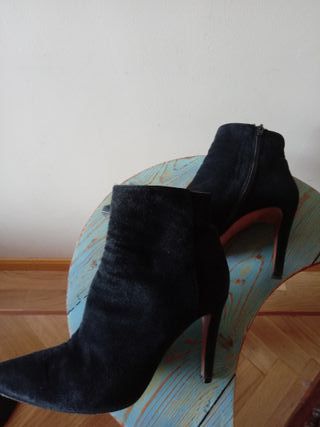 Botines de tacón de ante negro de Bimba y Lola T38