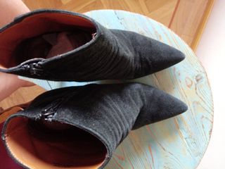 Botines de tacón de ante negro de Bimba y Lola T38