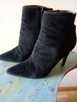 Botines de tacón de ante negro de Bimba y Lola T38