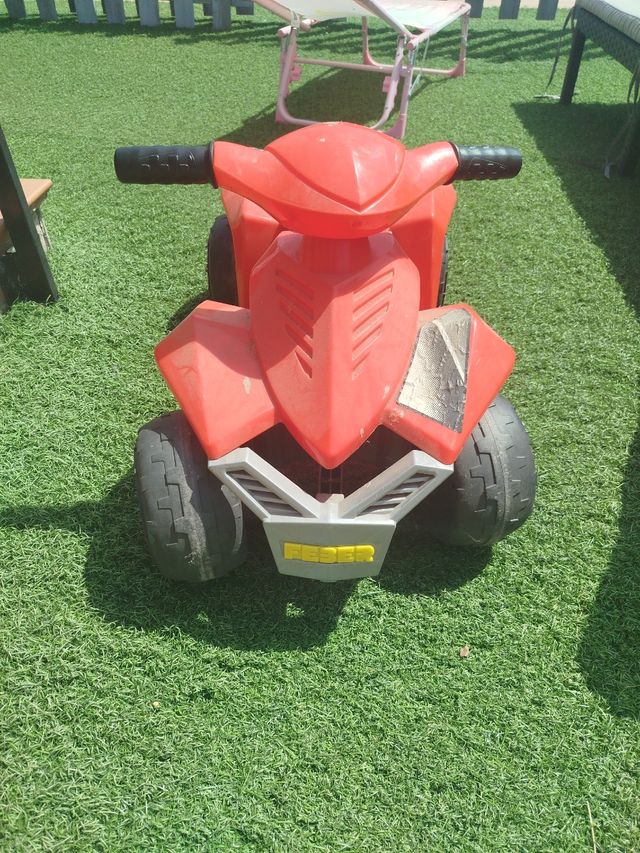Quad infantil a motor marca Feber