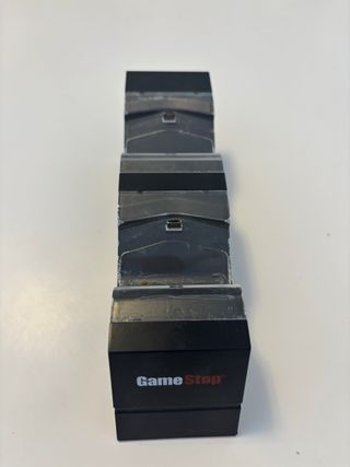 PS4 (PlayStation 4) + 3 mandos+cargador+ 20 juegos
